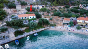  Seaside secluded apartments Cove Torac, Hvar - 4044  Гдинь 